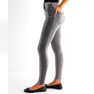 Brand new two-toned skinny high rise jeans